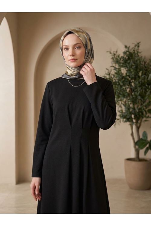 Derin Üç Pileli Elbise-Siyah